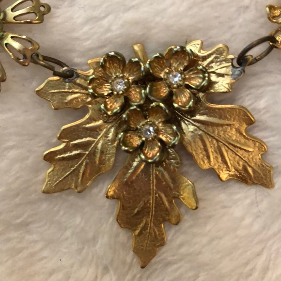 Gold necklace of flowers and leaves. - Picture 7 of 8